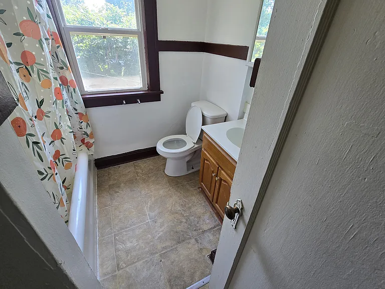 1411 E 75th St #2B — Photo 5