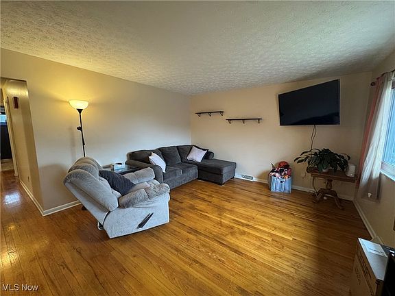 5th image of 2809 Wales Ave