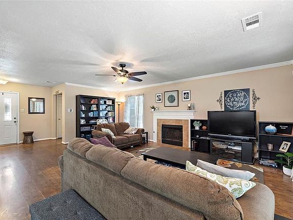 5th image of 22718 Old Church Ln