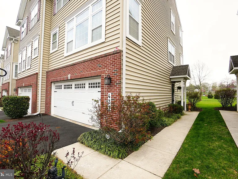 431 Williamson Ct — Photo 3