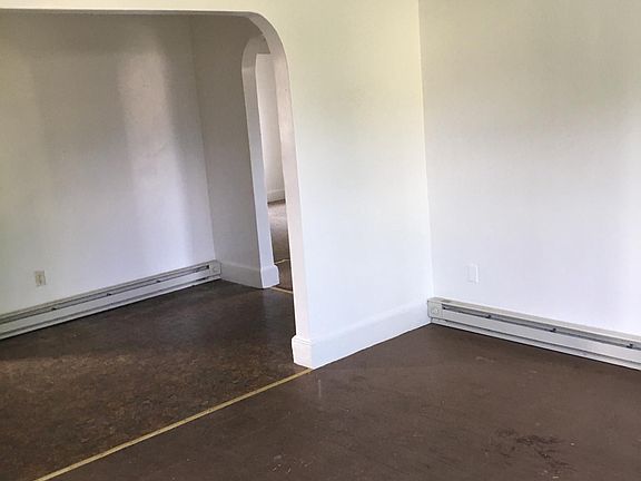 4th image of 724 Bolling St