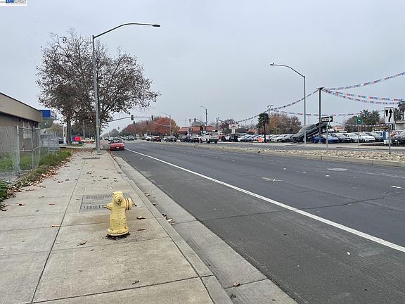 3rd image of 522 W Grant Line Rd