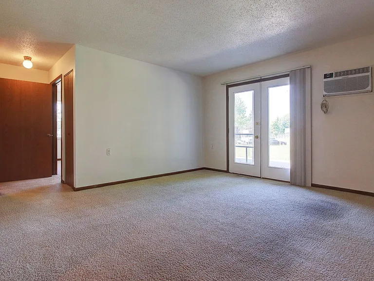319 Oxford Ct #4 — Photo 7