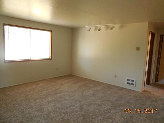 3rd image of 2520 Leach Ct SE