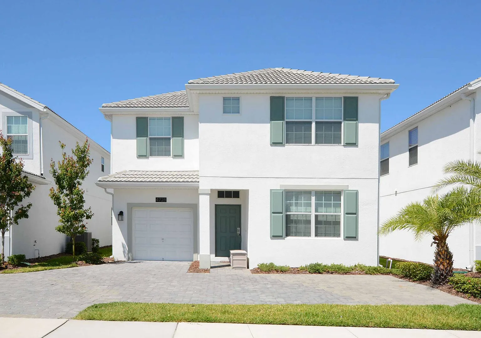 Spacious 6 Bed Home with Pool in Storey Lake — Photo 3