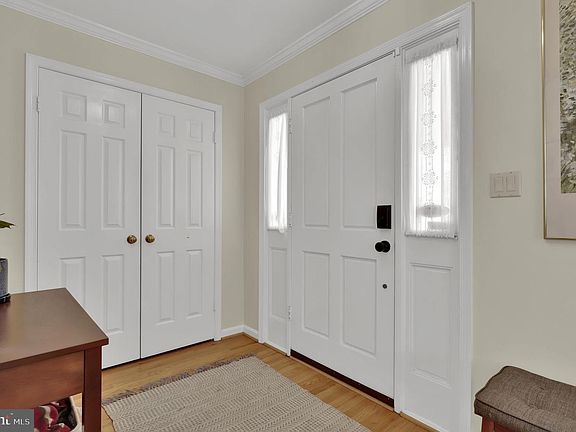 4th image of 2300 Warren Ct