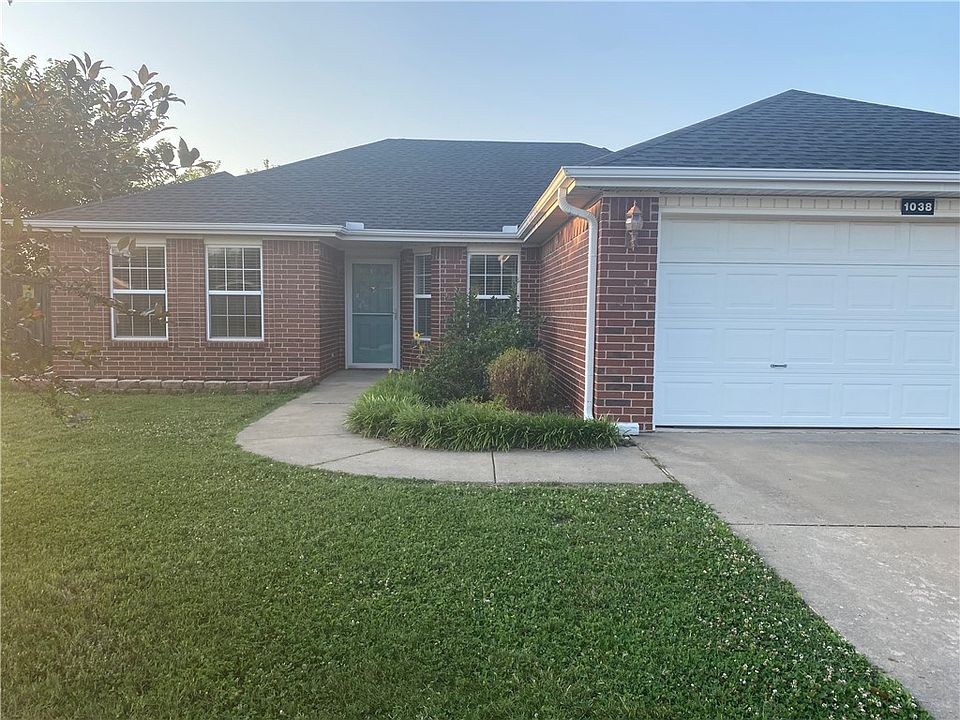 1st image of 1038 Applewood Cir