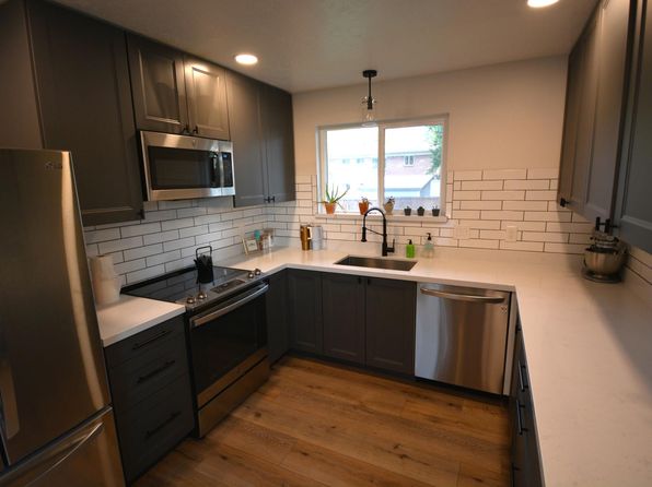 1040 E Perrywill Ave