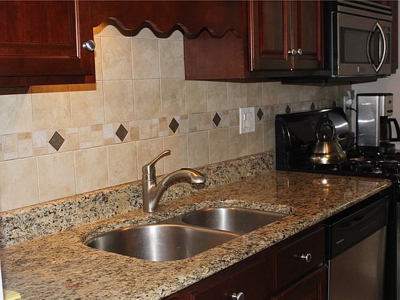 3rd image of 220 E White Oak Dr