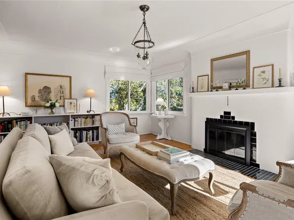 741 Cowper St, Saanich, BC V9A 2G1