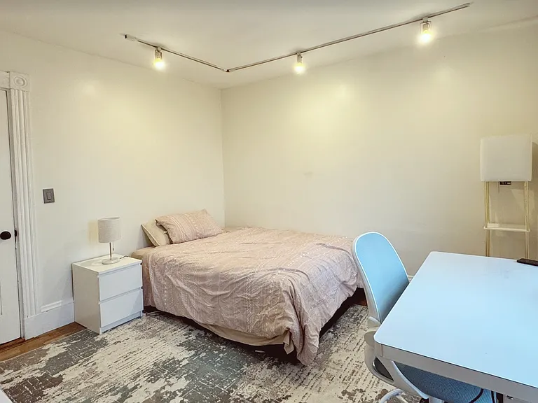 23-25 Grampian Way — Photo 7