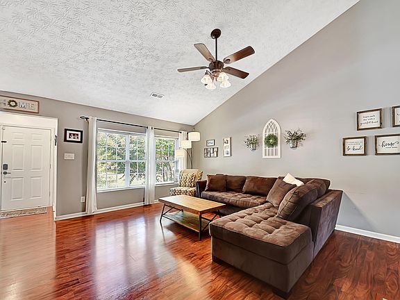 4th image of 400 Dogwood Glen Ln
