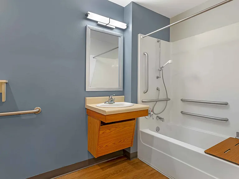 Deluxe Studio - 1 Full Bed