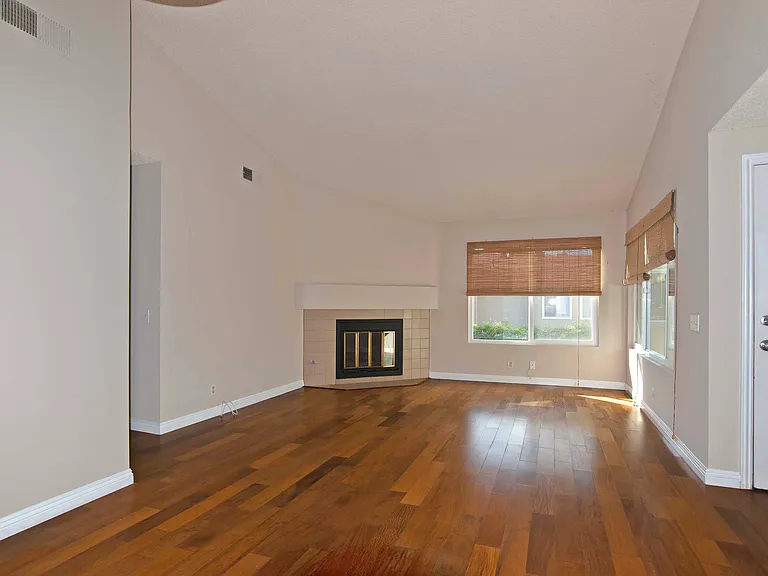 157 Stanford Ct — Photo 3