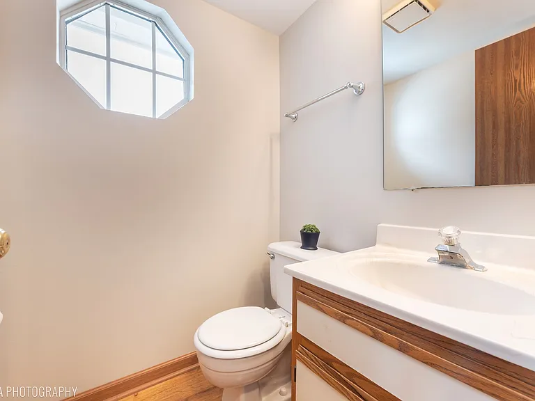 554 Abbeywood Dr — Photo 12