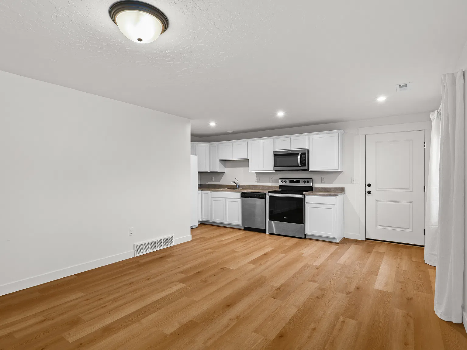 1 bed, 800 sqft, $1,500 — Photo 3