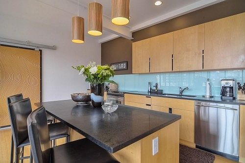 2nd image of 2120 Wyandotte St APT 21