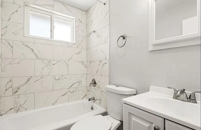 370 Benton St #5 — Photo 8