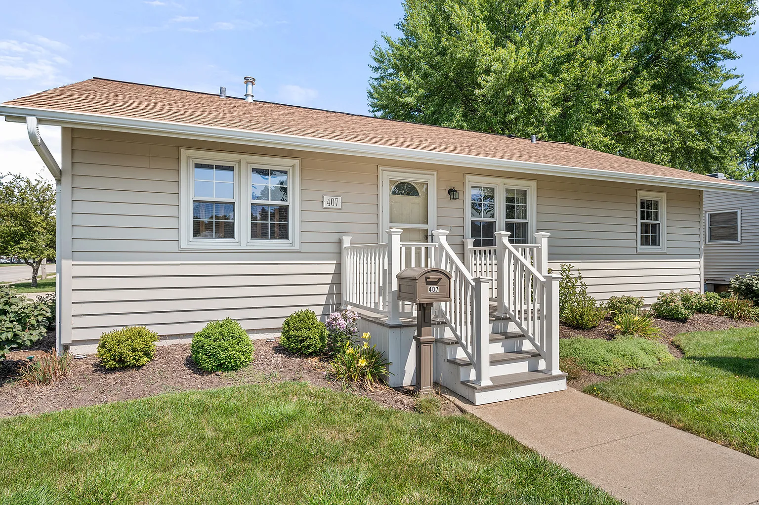 407 Fairlane Ave photo 1