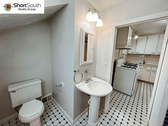 3rd image of 235 Lafayette Ave NE APT 3