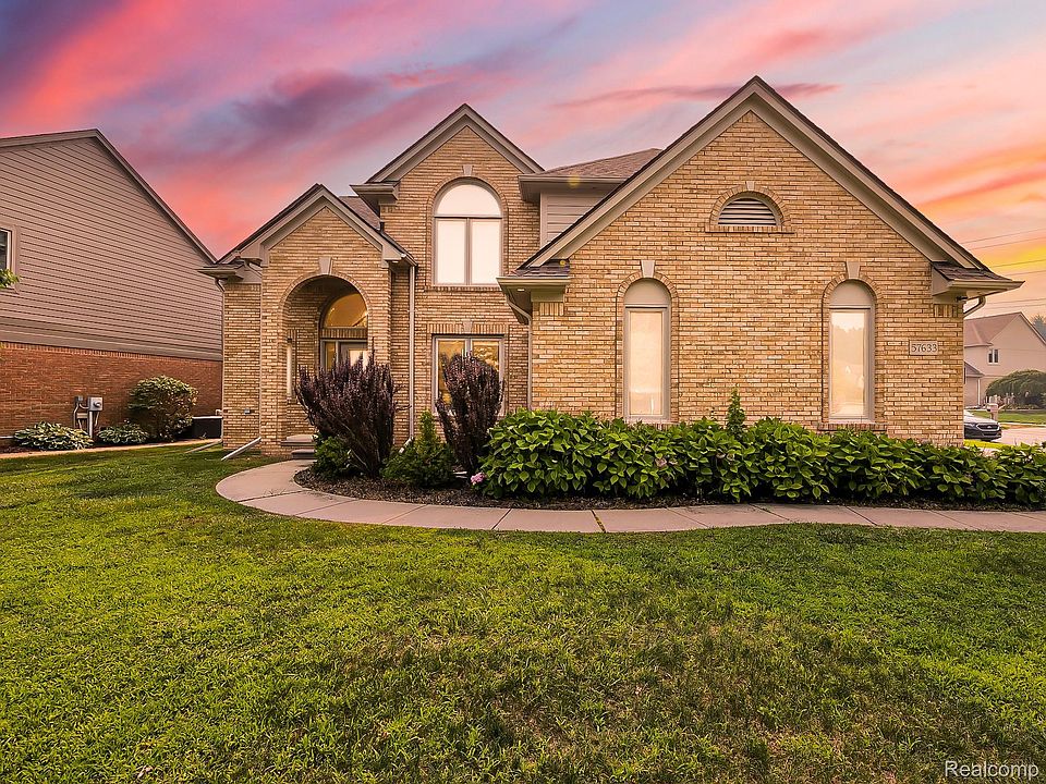 1st image of 57633 Yorkshire Dr
