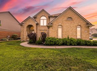 57633 Yorkshire Dr, Washington, MI 48094