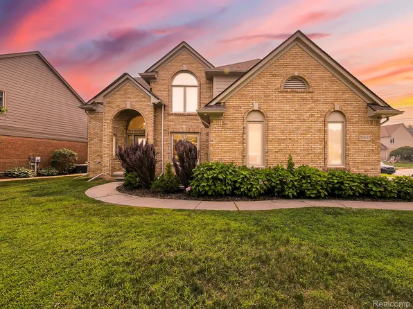 57633 Yorkshire Dr, Washington, MI 48094