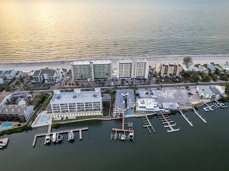 20019 Gulf Blvd #6 — Photo 43