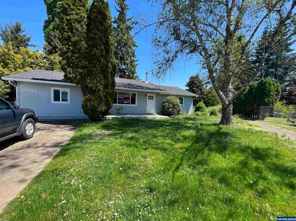 790 NE 5th St, Willamina, OR 97396