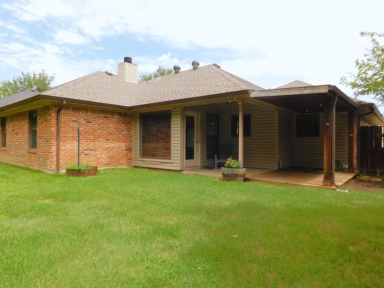 2529 John Dr — Photo 25