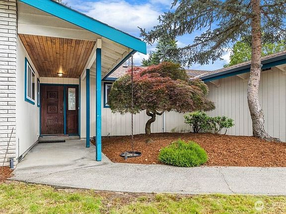 2nd image of 1708 Monterey Court NE