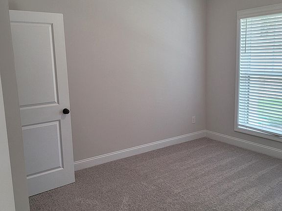 3rd image of 401 Stovall Pl