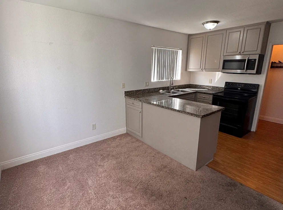 2 bed, 944 sqft, $2,600 — Photo 4