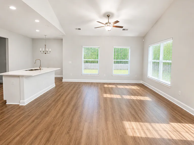 619 Roseridge Dr — Photo 4