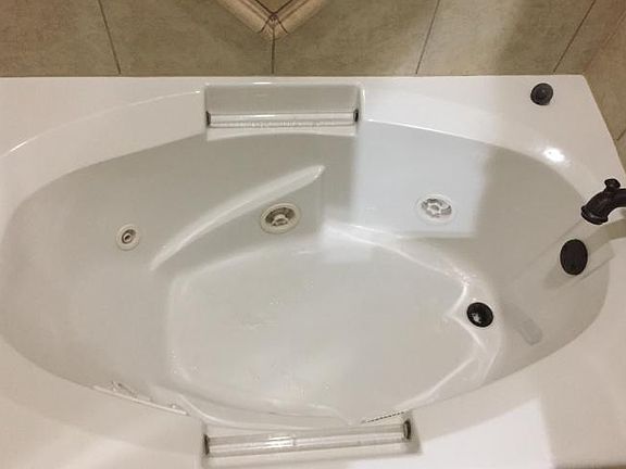 Master bathroom jetted tub