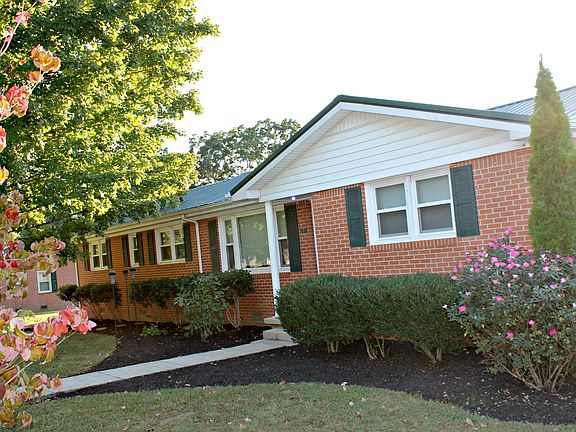 2nd image of 701 Flower Lane Dr