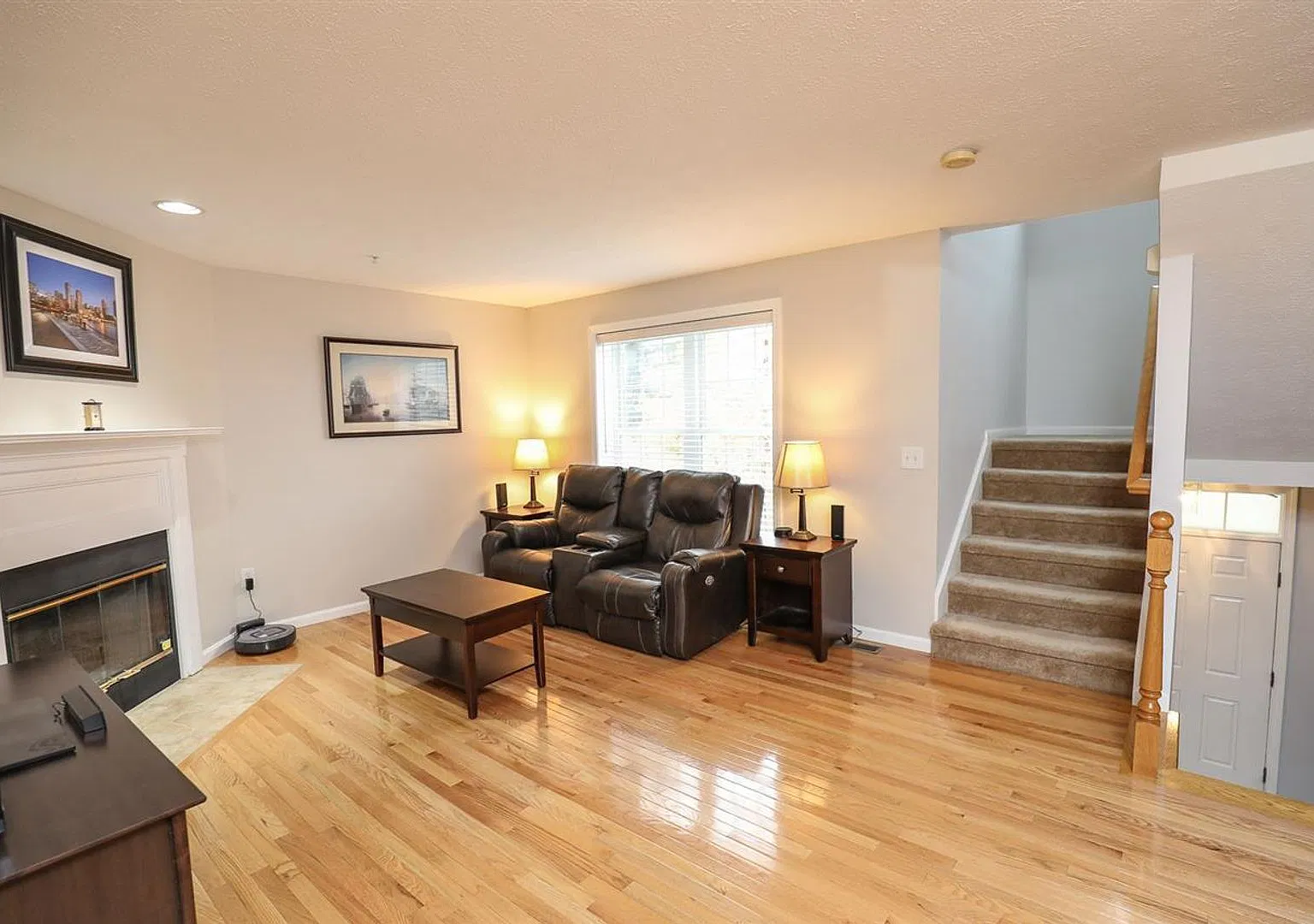 Beautifully and well maintained townhouse in desirable Georgetowne Condo Association. — Photo 3