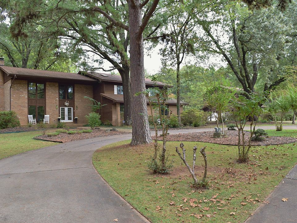 1st image of 3 Country Club Ln