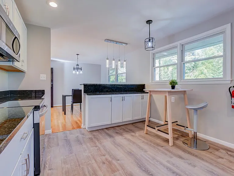 6417 Earlham Dr — Photo 7