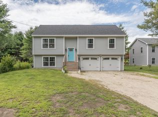 7 Hillcrest Dr, Gray, ME 04039
