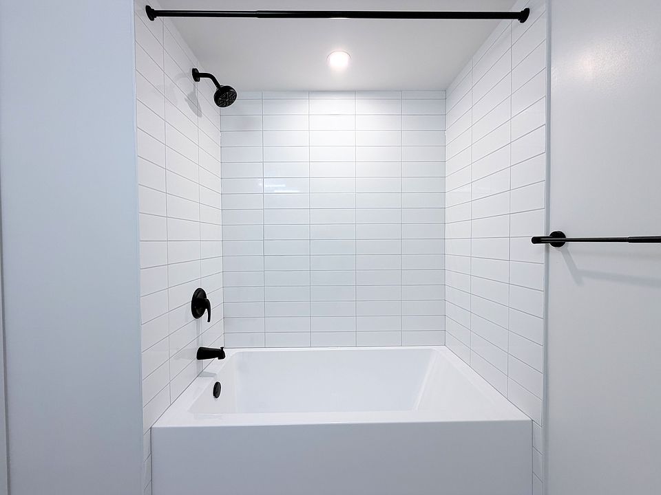 1st image of 290 Upper Paradise Rd #2