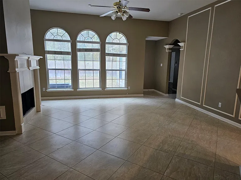 27182 Kings Manor Dr S — Photo 8