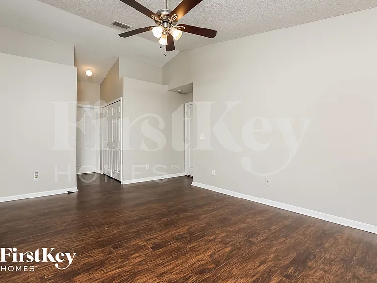 7466 Groveoak Dr — Photo 8
