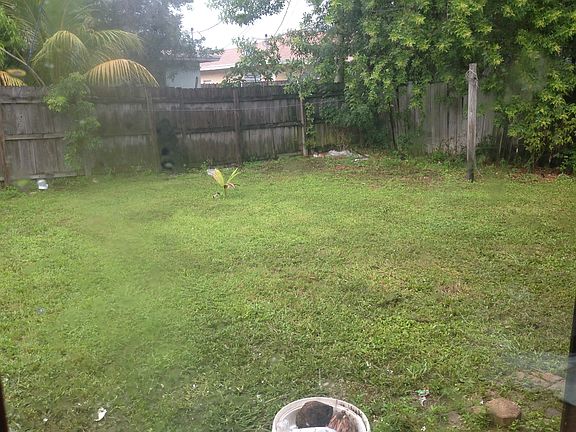 4th image of 371 NE 26th Ct