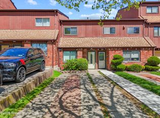 911 W Fingerboard Rd, Staten Island, NY 10304