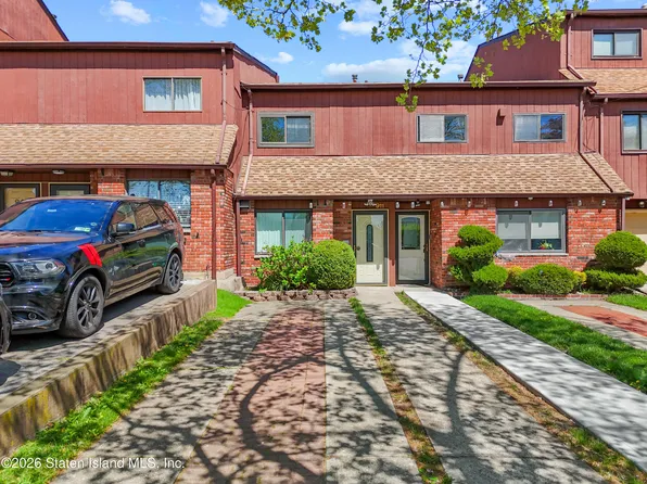 911 W Fingerboard Rd, Staten Island, NY 10304