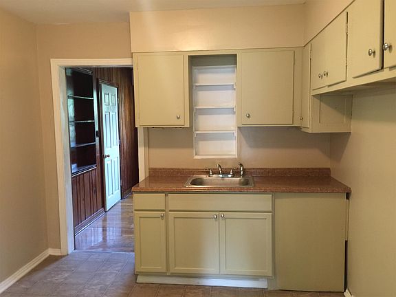 5th image of 3547 Centerhill Dr N