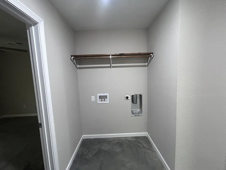 305 Dallas Ave — Photo 13