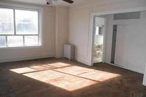 Country Club Apartments — Photo 4