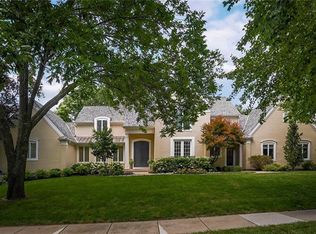 2704 W 116th St, Leawood, KS 66211